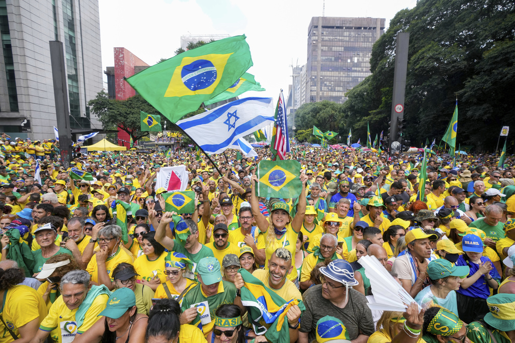 Βραζιλία: Επίδειξη δύναμης από τον Μπολσονάρο – Απορρίπτει τις κατηγορίες για απόπειρα οργάνωσης πραξικοπήματος