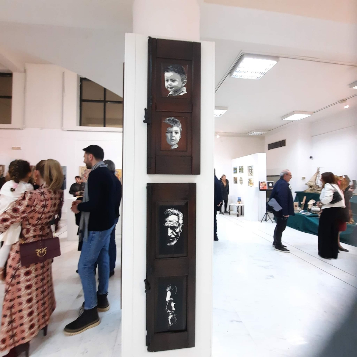 Βόλος: Εγκαινιάστηκε η ομαδική έκθεση “… Δίκην Τέχνης” με έργα δικηγόρων/δικαστικών υπαλλήλων