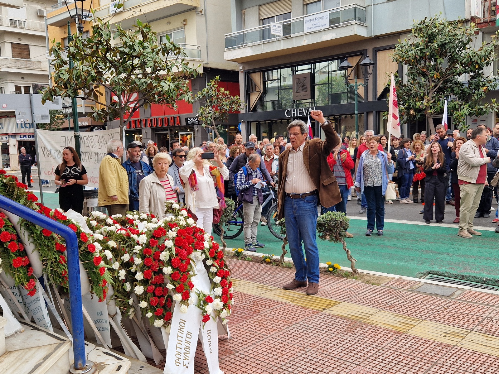 Βόλος: Υπό βροχή ο εορτασμός της Εργατικής Πρωτομαγιάς