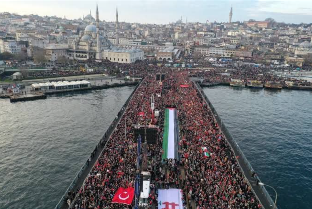 Κωνσταντινούπολη: Επεισόδια και δεκάδες συλλήψεις κατά τις διαδηλώσεις της Πρωτομαγιάς